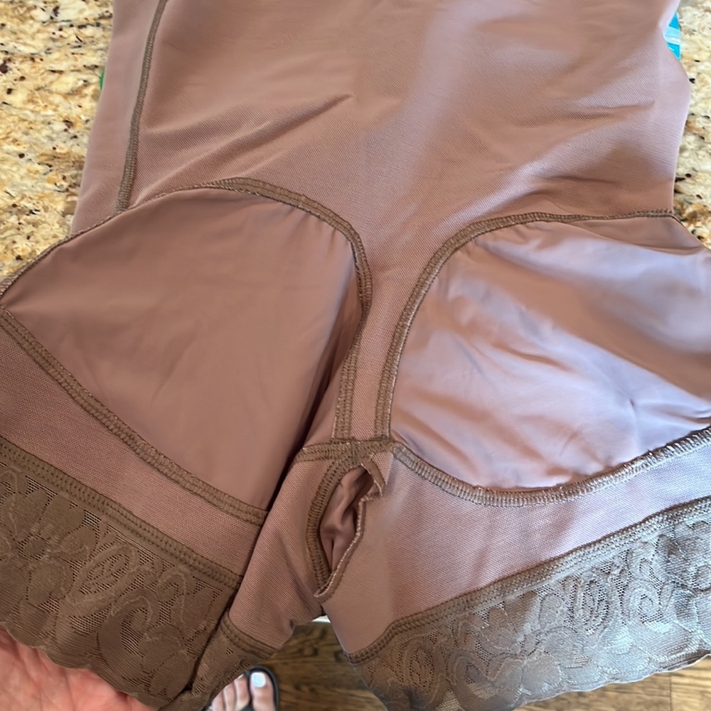 Compression garment- Faja/Girdle - Picture 9 of 11